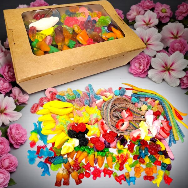 Великий подарунковий бокс Солодкий Мікс жувальних цукерок 1кг (Trolli, мармеладні палички-дроти, кислі стрічки) у крафтовій коробці з вікном
